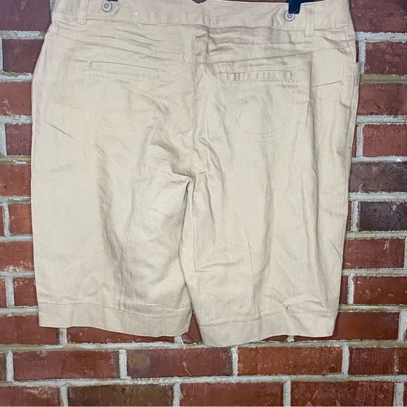 Cato Women's Khaki Dressy Bermuda Plus Shorts Size 16 - Picture 4 of 8
